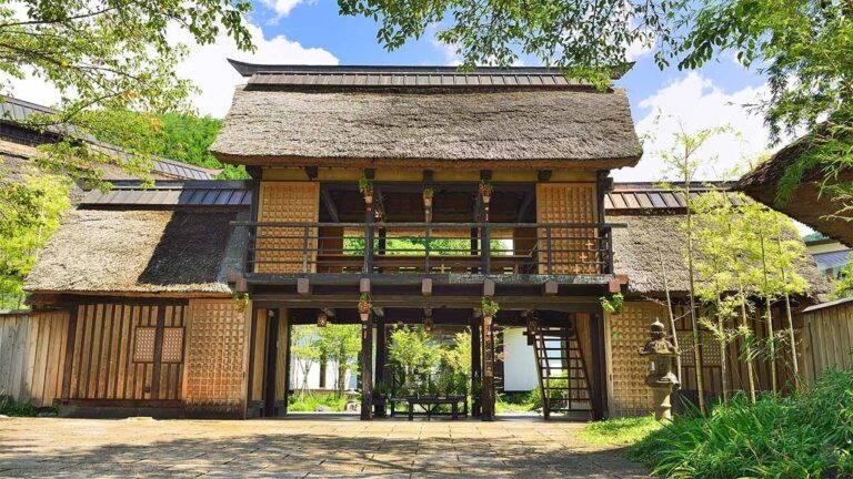 Traditional Japanese Onsen Ryokan with Monorail Built on a Mountain Slope | Kawaba Onsen Yutorian