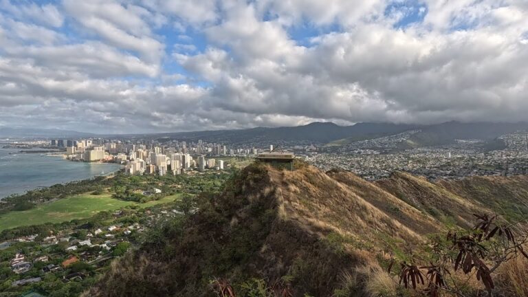 Diamond Head Crater Sunrise Hike:  Spectacular Views You Can’t Miss in Oahu Hawaii !